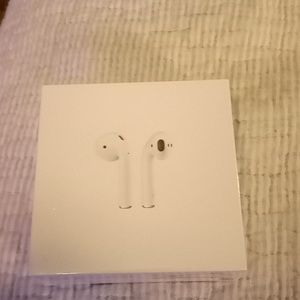apple air pods with charging case
